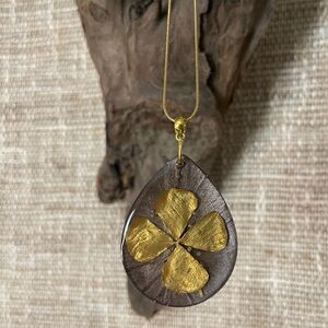Gold and Brown Teardrop Pendant Necklace